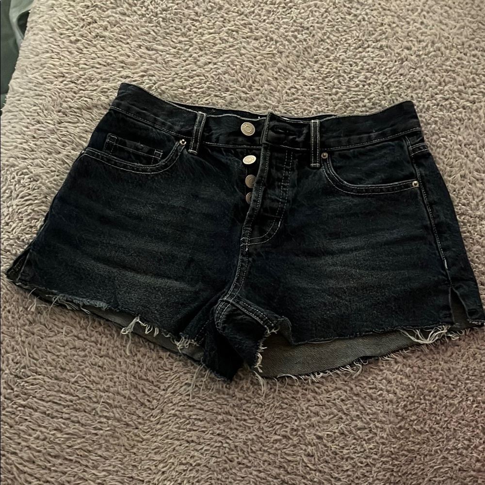 Dark Wash High-Waisted Jean Shorts with Frayed Hem